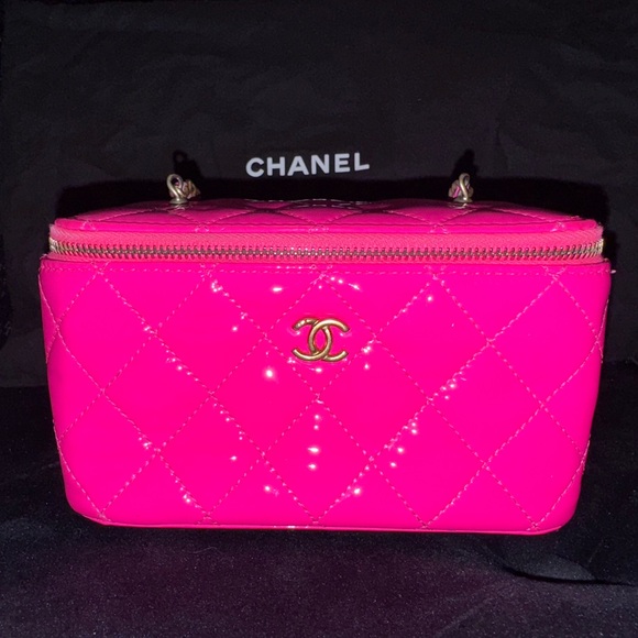 Barbie Hot Pink Chanel Vanity Handbag - Picture 14 of 16
